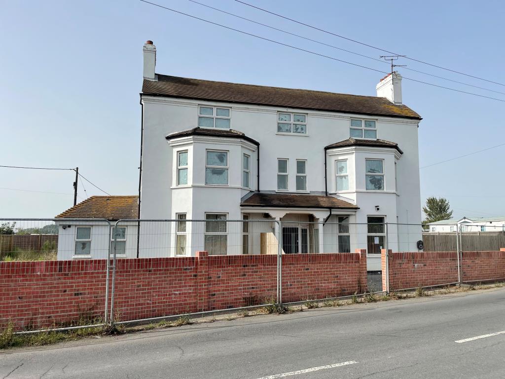 Lot: 136 - DETACHED HOUSE WITH PLANNING PERMISSION FOR CONVERSION -
